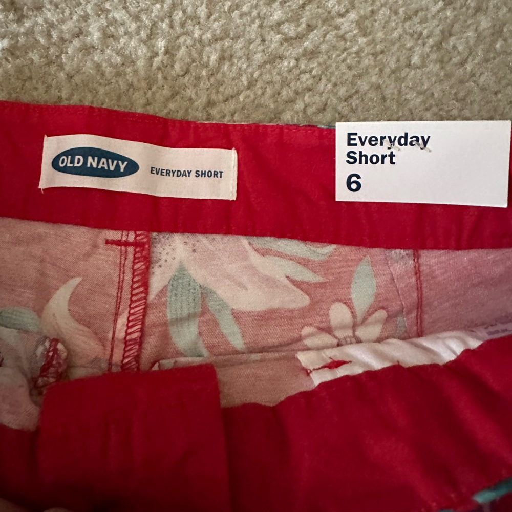 Old Navy floral shorts NWT - Picture 2 of 6